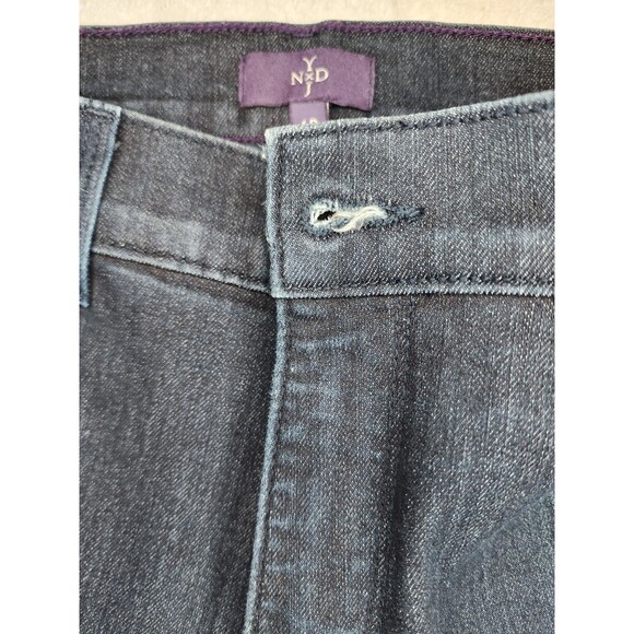 NYDJ Not Your Daughters Jeans Sz 6 Petite Dark Wash Denim Crop Bootcut Lift Tuck - Picture 6 of 9